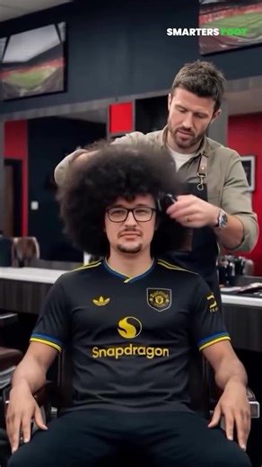 Le manager de United a complètement humilié le fan de United qui n'avait pas coupé ses cheveux.🤣💀