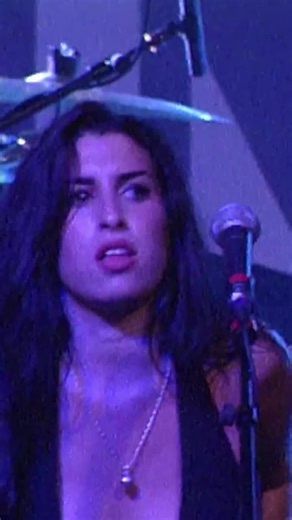 Amy Winehouse: Live Performance Highlights