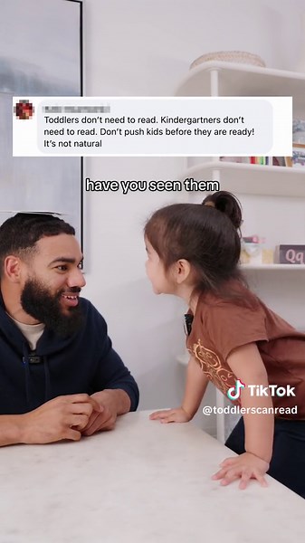 Teaching a toddler to read could be developmentally inappropriate IF you didn’t know how to teach it the right way. And toddlers don’t have to learn how to read but if they seem ready it can be done in a way that is fun for both of you. Check out my free workshop to learn how! #toddlerscanread #phonicsfun #parentingtipsfortoddlers