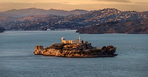 Więzienie Alcatraz nie było fortecą bez wyjścia. Trzem osadzonym udało się uciec