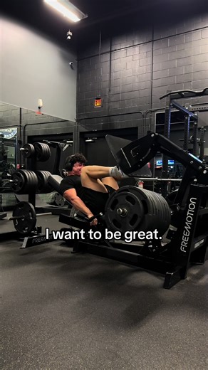 I wanna be able to say that I’m a natural pro bodybuilder next year. Even though I’ve never competed before or have had any experience in getting on stage and posing, I feel pretty confident that the work I’ve been putting in isn’t for nothing. I want minimum top 3 or else i didn’t work hard enough. Been really putting my all into this #gymtok #bodybuilding #gymmotivation #upperlower #fypシ