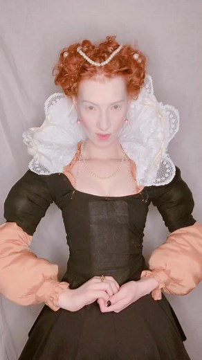 More historical cosplay! This time with Elizabeth I ❤️ #elizabethi #elizabethcosplay #queenelizabeth #historicalcosplay #thetudors