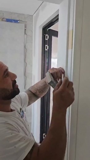 How you should sand your patch on your hinge to be level as your architrave and caulk where needed after sanding to not be noticeable when painted. Part 4 Seal your patch when completed 🙌 #painting #paintingprocess #paintingprogress #paintingprocessvideo #housepainting #renovation #painter #paintersofinstagram #painterofthenight #paintingtips #paintingprep #paintingtips #newbuild #renovation #renovationproject #renovations | A1 Painting NSW