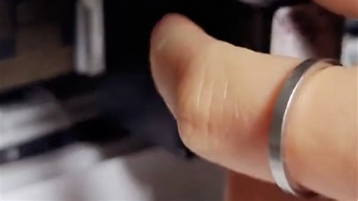 想给家里添台打印机，直接看这款：家用无线多功能喷墨打印机，支持手机远程打印、复印、扫描三合一，操作简单，孩子作业、家庭照片轻松搞定，省时省力更省心。