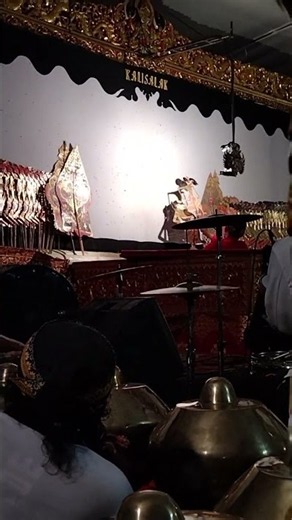 Jaw-Dropping Wayang Kulit Battle! 😱 | Master Puppeteer in Action | Traditional Indonesian Art