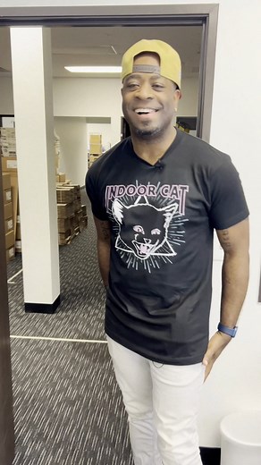 4.7K views · 132 reactions | I think imma start posting more bloopers for y’all.  #thevibewithky #bloopers #blooperreel #blooper #bloopers If you like the shirts I’m wearing, be sure to go check out Boredwalk! | The Vibe with Ky | Facebook