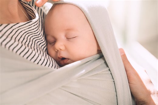 Urgent new advice issued to parents over hands-free breastfeeding in baby slings