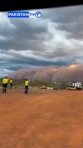 A towering dust storm swept through the Granites gold mine in Northern Territory, enveloping the site and leaving workers in awe. #Australia #Duststorm #GraniteGold #PakistanTV #PakistanTVGlobal | Pakistan TV