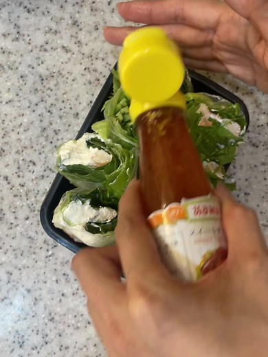 ヘルシーな野菜お弁当の作り方 | サラダ生春巻きとスイートチリソースの味付け