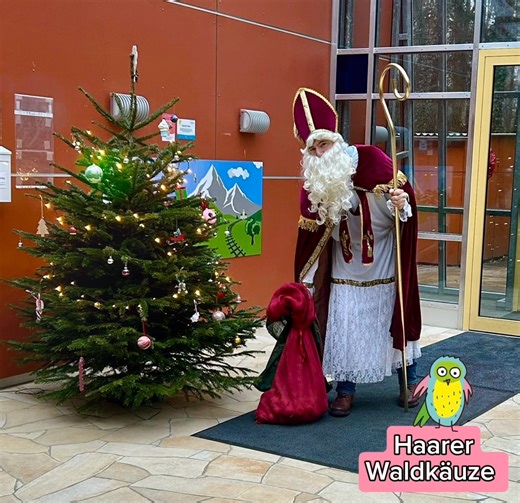 Stadt Haar on Instagram: "✨🦉 Adventszauber bei den Haarer Waldkäuzen 🦉✨ In Kinder der städtischen Kita an der Ferdinand-Kobell-Straße haben die Adventszeit mit offenen Herzen und leuchtenden Augen in vollen Zügen genossen 💛🎄 Jeden Morgen kamen die Kinder zusammen, um gemeinsam zu singen 🎶 innezuhalten und sich von liebevollen Momenten durch den Advent begleiten zu lassen. Ein besonderes Highlight war das stimmungsvolle Kamishibai-Erzähltheater, das die kleinen Zuschauer ganz still und geban