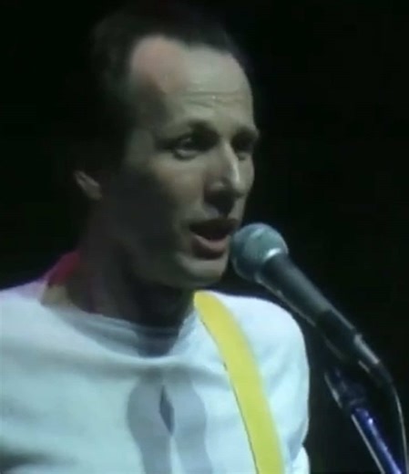 King Crimson - Elephant Talk - live at Kani Hoken Hall, Tokyo - 4/28/1984 #livemusic #kingcrimson #80smusic #70smusic #progressiverock