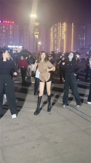 Dynamic Square Dance Moments