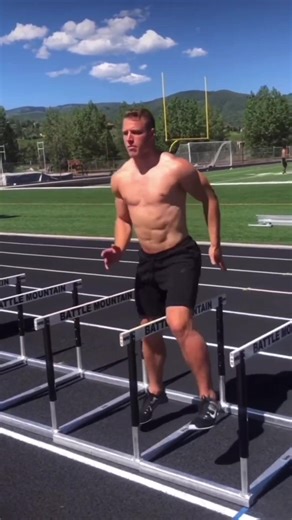 Christian McCaffrey training/workout 💪🏋‍♂️ ##fyp #christianmccaffrey #sf49ers #49ers #nfl #nflplayers #training #workout
