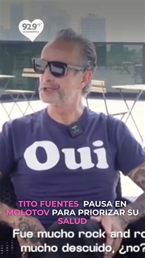 🎸 Tito Fuentes, guitarrista de Molotov, contó en entrevista con Playboy México que se alejó temporalmente de la banda para atender problemas de adicciones y patrones de autodestrucción que afectaron su salud física y emocional. Tras 11 cirugías y un coma inducido, asegura que la terapia y el arte han sido clave en su recuperación. Planea volver cuando esté plenamente recuperado. 💬 . . . #TitoFuentes #Molotov #Música #SaludMental #Espectáculos | La Romántica Puebla