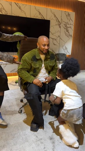 B-Red shows love to this beautiful child from Osun state | Red Nation Records