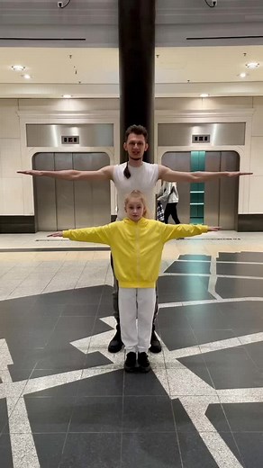 How to do arms wave aka squidward 🐙 @vanessapower_the_dancer 🐙 #taniec #dancetutorial #smooth