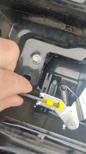 installing '07 Colorado tailgate handle