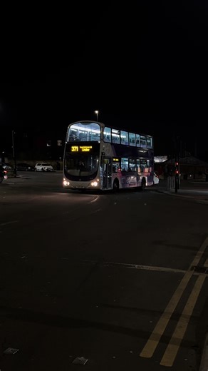 #ukbuses #uktransport here are some video clips i got yesterday at Huddersfield bus station with the absolute top legendary @Dean Powell at the helm of 37727 and dezzie on 37502 and matty on 63418 and then lance also on 63418 later on in the evening and i also want to appreciate all of you for the flashes and the waves and a thumbs up I appreciate you all so much ya absolute legends 😎😎😎😎😎😎
