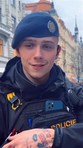 Surprised the soldier with his photo 🙂🫡 #streetphotography #policeofficer