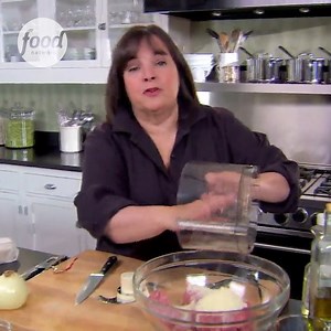 Ina serves her 'fancy crowd' homemade spaghetti and meatballs! 🍝 #20YearsOfBarefootContessa 🎉 | Food Network UK