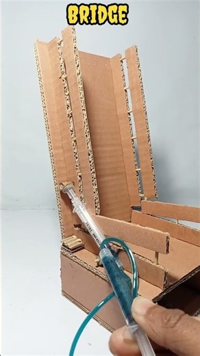 Folding Bridge with Cardboard working with hydraulic Machnism