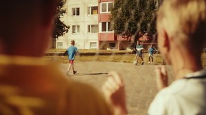 Kids Watching Behind Fence How Young: Video có sẵn (100% miễn phí bản quyền) 1096102225 | Shutterstock
