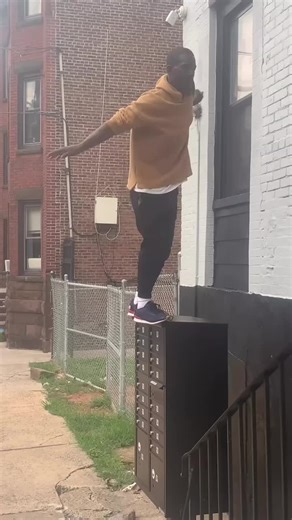 ayo this will never not be funny the grown of indefinite pain sends me every time🤣😭Pure nefarious Astor street activities on bro say hello to Chicago throwback 2022🤣✌🏾#NewarkNJ #essexcountynj #fyp #recommended #fail