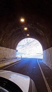 El pequeño túnel que te lleva hasta Las Playas se convierte en la puerta de entrada al paraíso 🤩 📍Aquí encontrarás, además de cielos despejados y aguas en calma, uno de los emblemas naturales de #ElHierro, el Roque de La Bonanza. | Isla de El Hierro