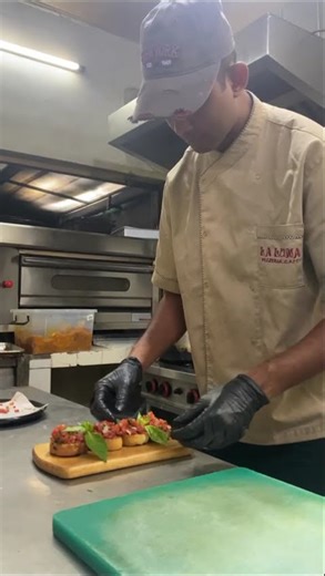 Love chef..nice..tasty Brushetta bread with tomato salsa..italian...famous....dish...