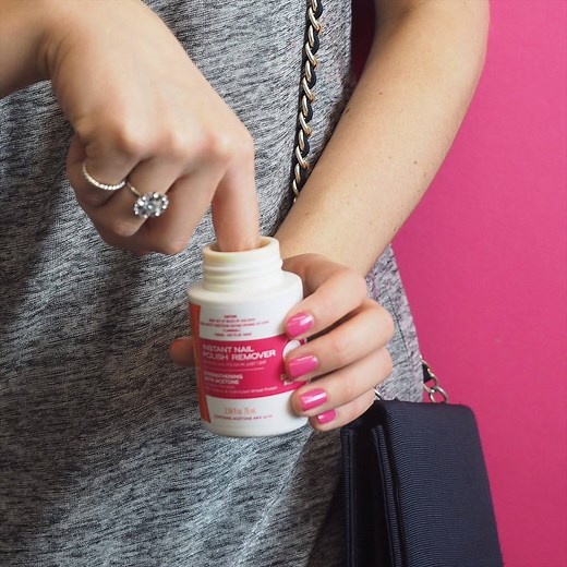 Dip, twist and remove polish in seconds with our NEW Instant Nail Polish Remover. | Sally Hansen