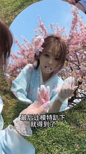 When I use a mirror to avoid the crowd I unlock a new perspective for taking pictures of c