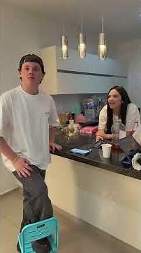 Let's get started with the Christmas gifts!!!! 🎅 Can you help me? @Sofia Roberta Vela @Brandon Ve...