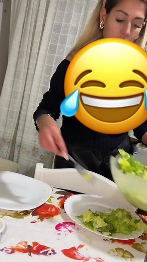 How to Prepare a Fresh Salad in Your Kitchen