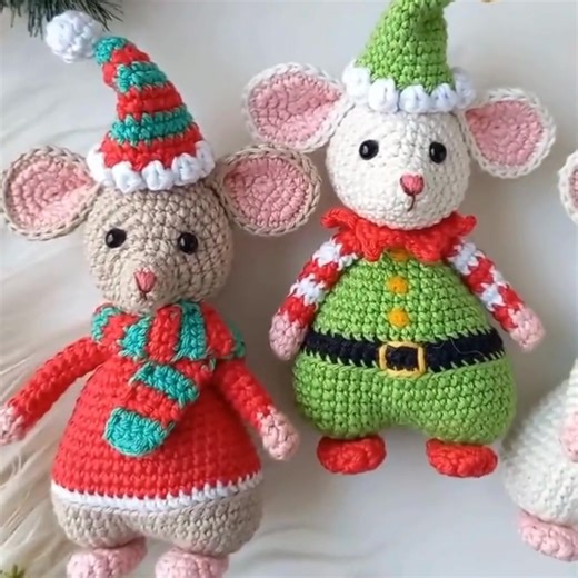 🐭❄️ Bring holiday cheer to your crochet hooks with this adorable Christmas Mouse Pattern! Dressed in festive winter style, this little cutie is perfect for gifts or decorations. 🎁✨ 🧶Get it here!👇👇 | Handycraft