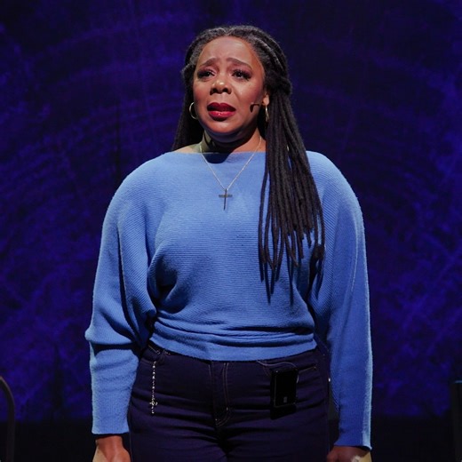 With grace and depth, Soara-Joye Ross captivates as Hannah in COME FROM AWAY. In “I Am Here,” Hannah longs to reach her son — a song that echoes the show’s spirit of resilience and hope. Bring someone you love before the show closes October 12. 🎟️ ParamountAurora.com ✈️ #ComeFromAwayAurora | Paramount Theatre