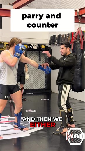 Ryan showing off some Muay Thai counters to the jab and cross Catch Ryan Monday,Tuesday,Thursday lunchtimes #muaythai #mmaden #boxing🥊 #london #fighter