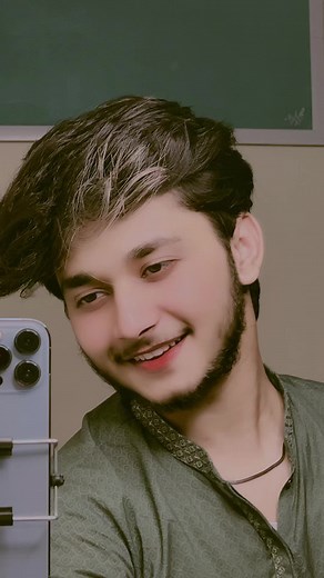 Modern Smartphone Features Explained in a Classroom Setting