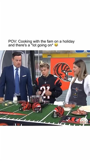 287K views · 1.7K reactions | Cooking with your family is always a vibe, filled with jokes (lots of jokes!) and love — and the Dalys know a thing or two about being in the kitchen as a family. 李 | Today Show | Facebook