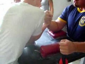 kid almost beats real big guy armwrestling