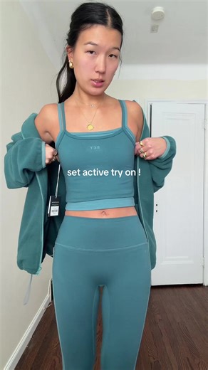 Unboxing and Try-On of Set Active Tank