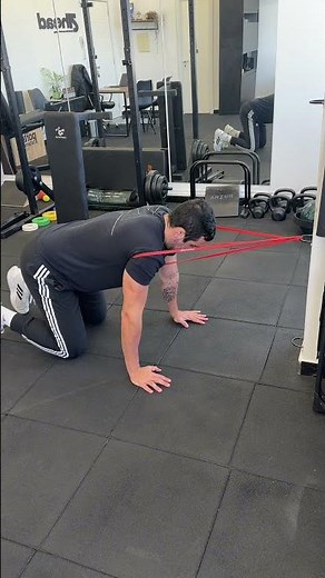 2 simple exercises to improve your scapular awareness #shoulderpain #physiotherapy #tips