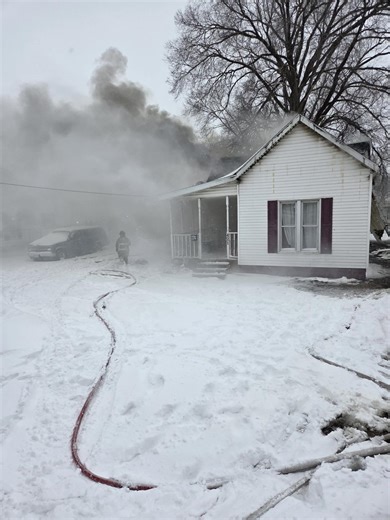 Firefighters battle early morning fire in Arthur, rescue 2 cats