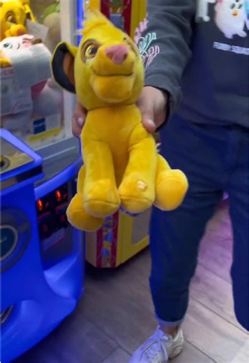 Who want a simba plush ?🦁💛 #lionking #plushies #simba #mufasa #christmas