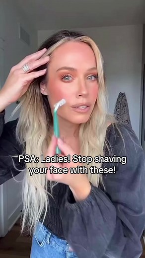 The Face Razor everyone has been talking about! Includes everything you need to get started!
