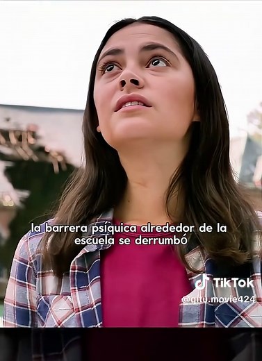 In order to save her friend, the girl bravely fought with the horror giant bear!#fyp #movie #foryou #films