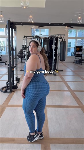 it’s not that serious!! Just wear the set!! & I hope you feel like a baddie in the process because you are one 👏🏼 If no one told you today, you are so loved & so worth fighting for, no matter your journey or the size of your body 😘 love you cuties! #selflove #positivity #confidence #gymbody