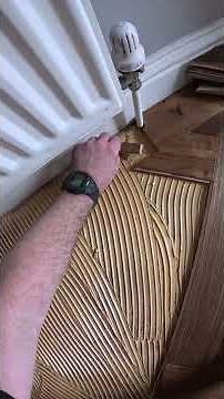 how to fit a herringbone floor with a border | DIY | #diy #tipsntricks #flooring #flooringtips