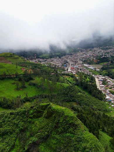 Explorando Huarmaca en Perú
