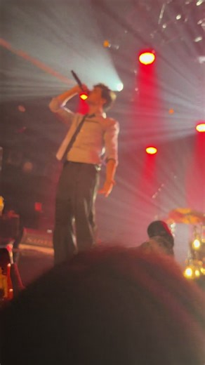 awh already the last video of @Alexander Stewart it's sad this is the last one i have 🥺 #stewie #alexanderstewart #amsterdam #perform #sing