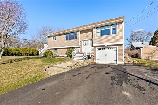 4 Wayne St, Narragansett, RI 02882 | Estately 🧡 | MLS# 1406648